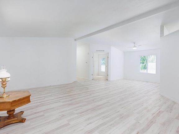 5th image of 559 NW Estate Dr