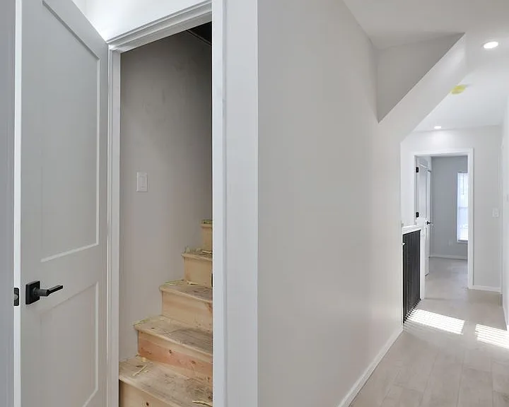 108 Hawkes Ave — Photo 32