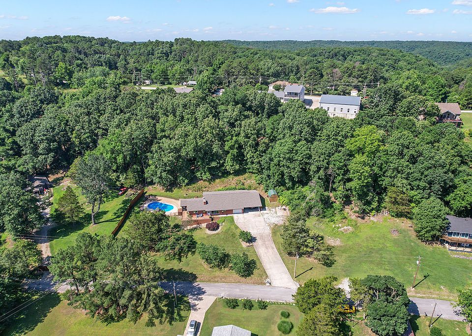 1st image of 19045 Pinecrest Ln