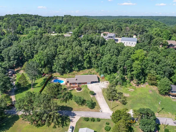 19045 Pinecrest Ln, Rogers, AR 72756