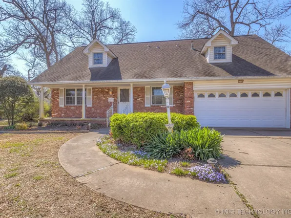 2110 E 52nd Pl, Tulsa, OK 74105