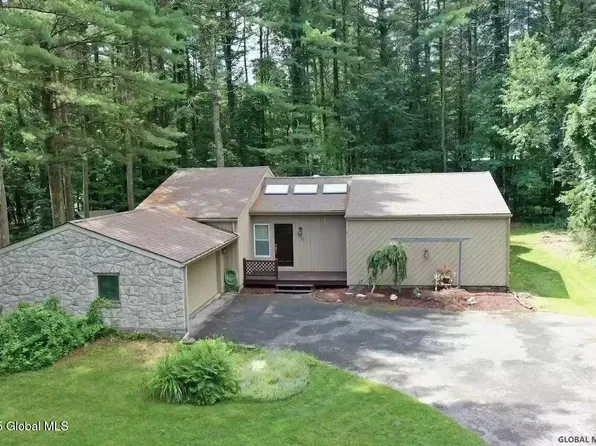 22 Teaberry Place, Malta, NY 12020