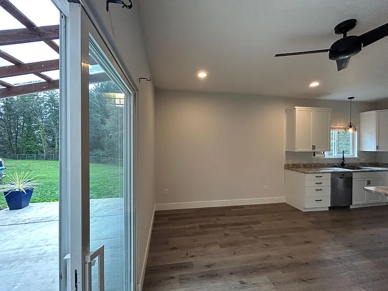 1381 Sydni Ct — Photo 22