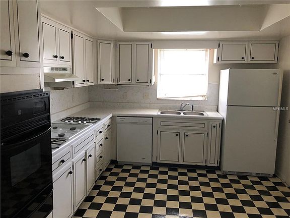 3rd image of 1819 Montana Ave NE