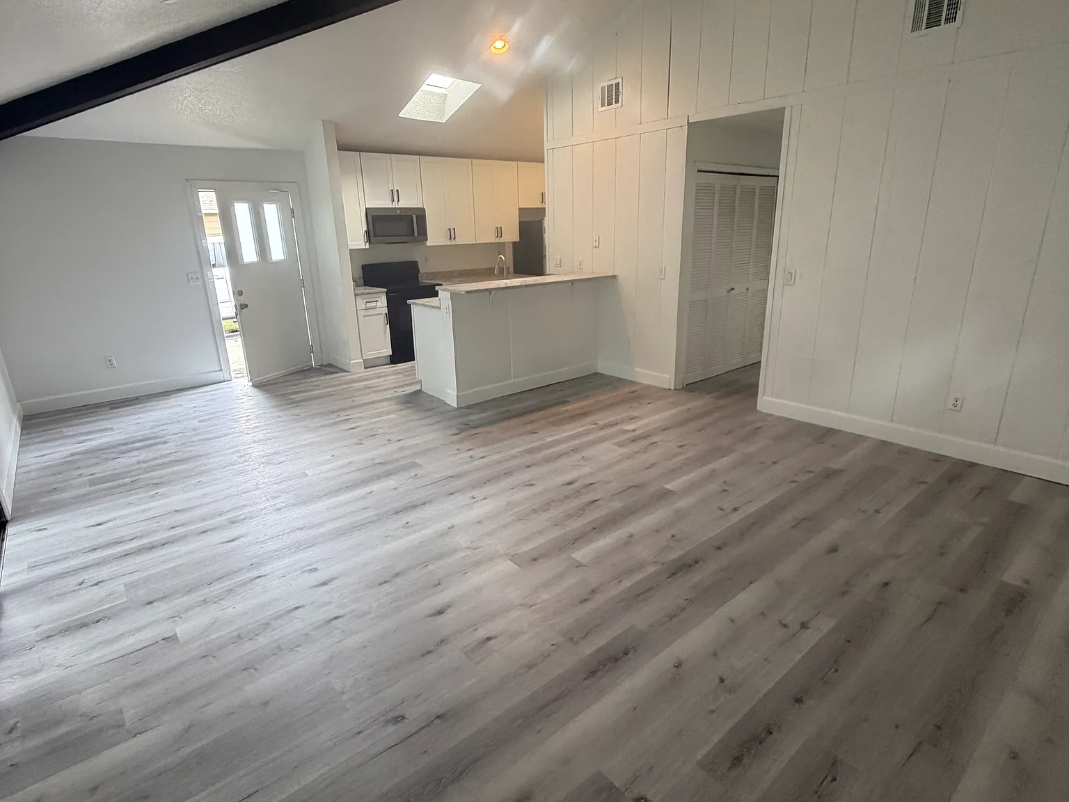 2 bed, 950 sqft, $1,695 — Photo 4