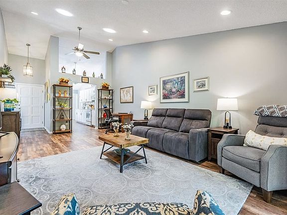 2nd image of 342 Buckingham Pl