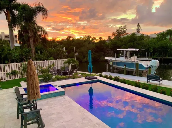 262 Island Cir, Sarasota, FL 34242