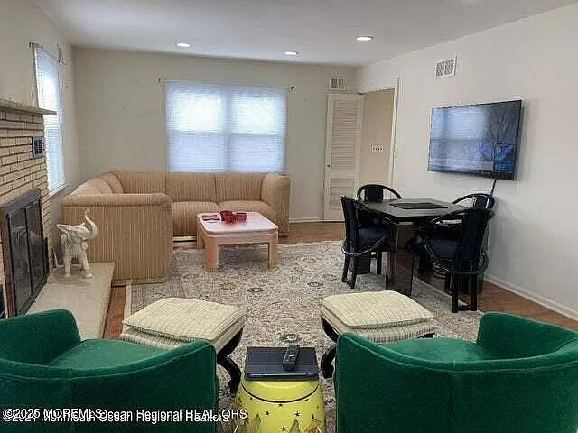 4 bed, 2.5 bath, 1836 sqft, $2,500 — Photo 3