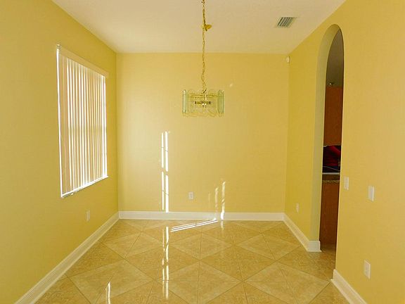 3rd image of 1221 Yardley Dr