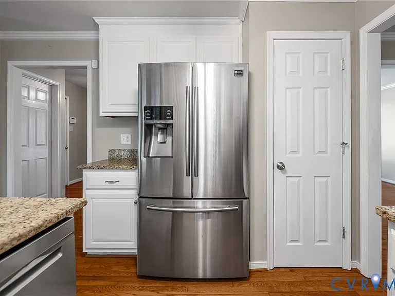 3924 Liberty Point Dr — Photo 17