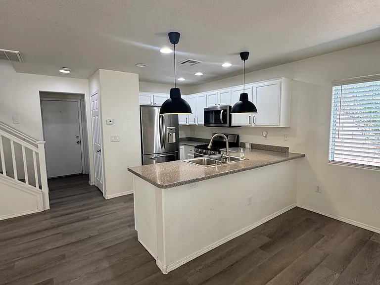 3825 Bayamon St — Photo 3