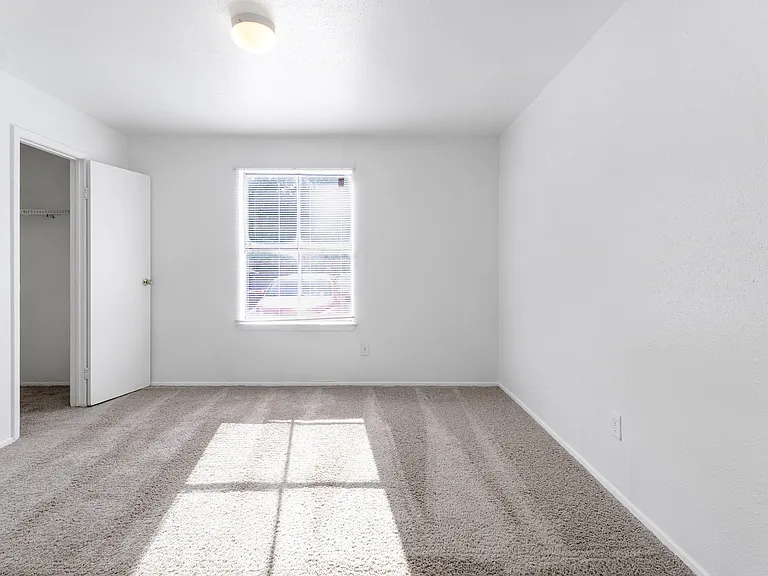 Villa Nueva Apartments — Photo 40