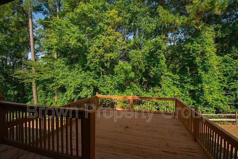 4 bed, 2.5 bath, 1956 sqft, $1,895 — Photo 2