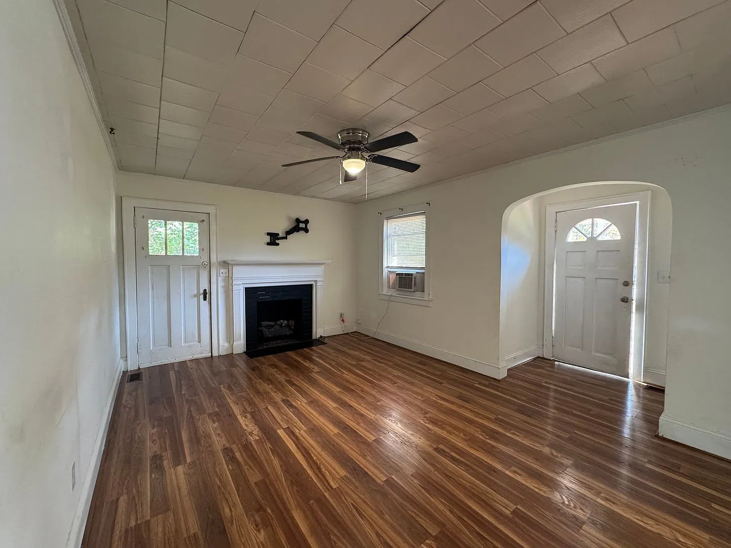 Charming 2-Bedroom Brick Home in Granite Falls — Photo 4