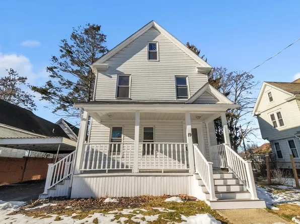 19 Charles St, Holyoke, MA 01040