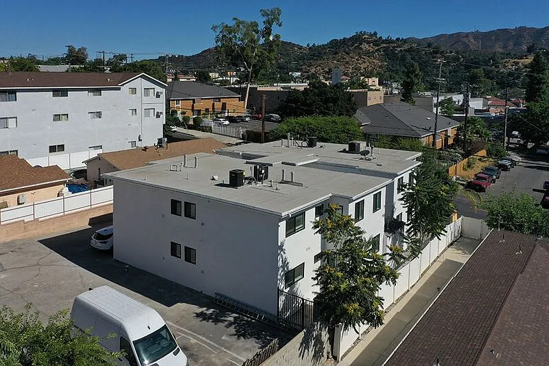 2 bed, 1.0 bath, 750 sqft, $2,550 — Photo 2