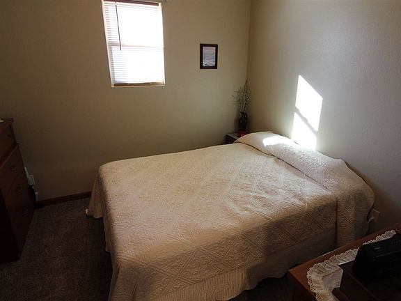 5th image of 606 Clifton St