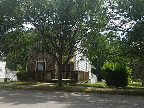 3rd image of 740 E Maiden St