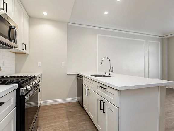 4th image of 847 Pine St #43