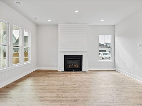 4th image of 141 Archdale St