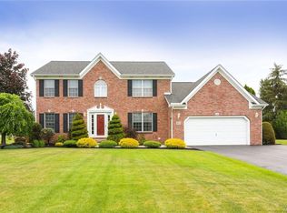 8621 Buttercup Dr, East Amherst, NY