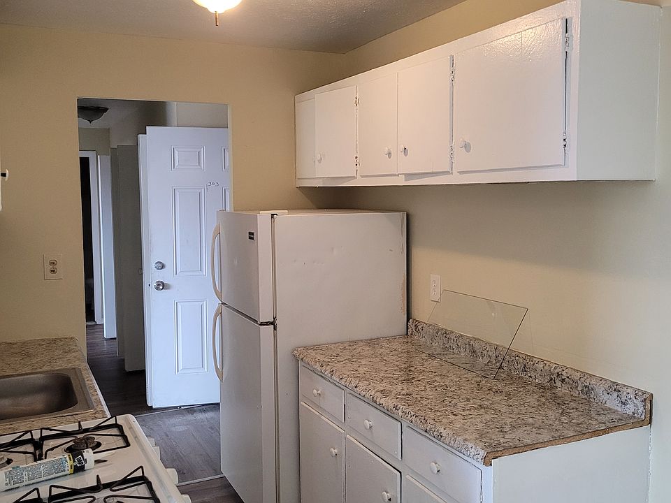 1st image of 14835 Euclid Ave #303