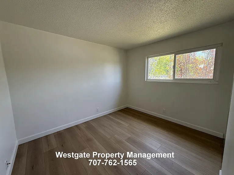 1340 Ramona Ln — Photo 12