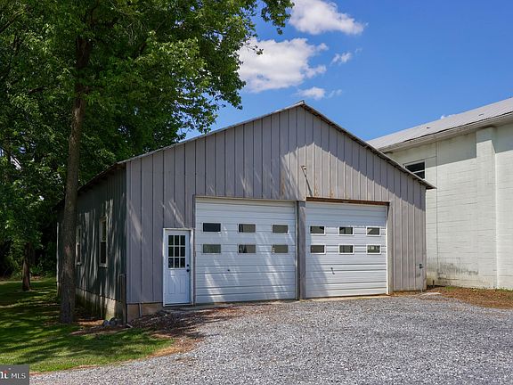 5th image of 1172 Heidelberg Ave
