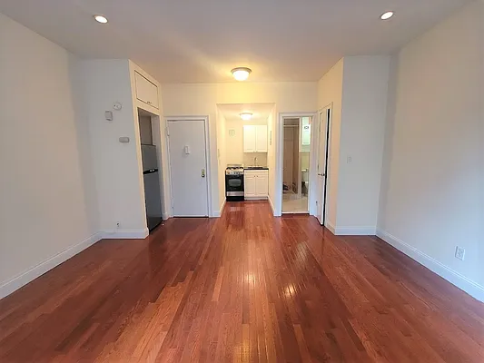 Rented by Gold & Appel Realty Corp | media 7