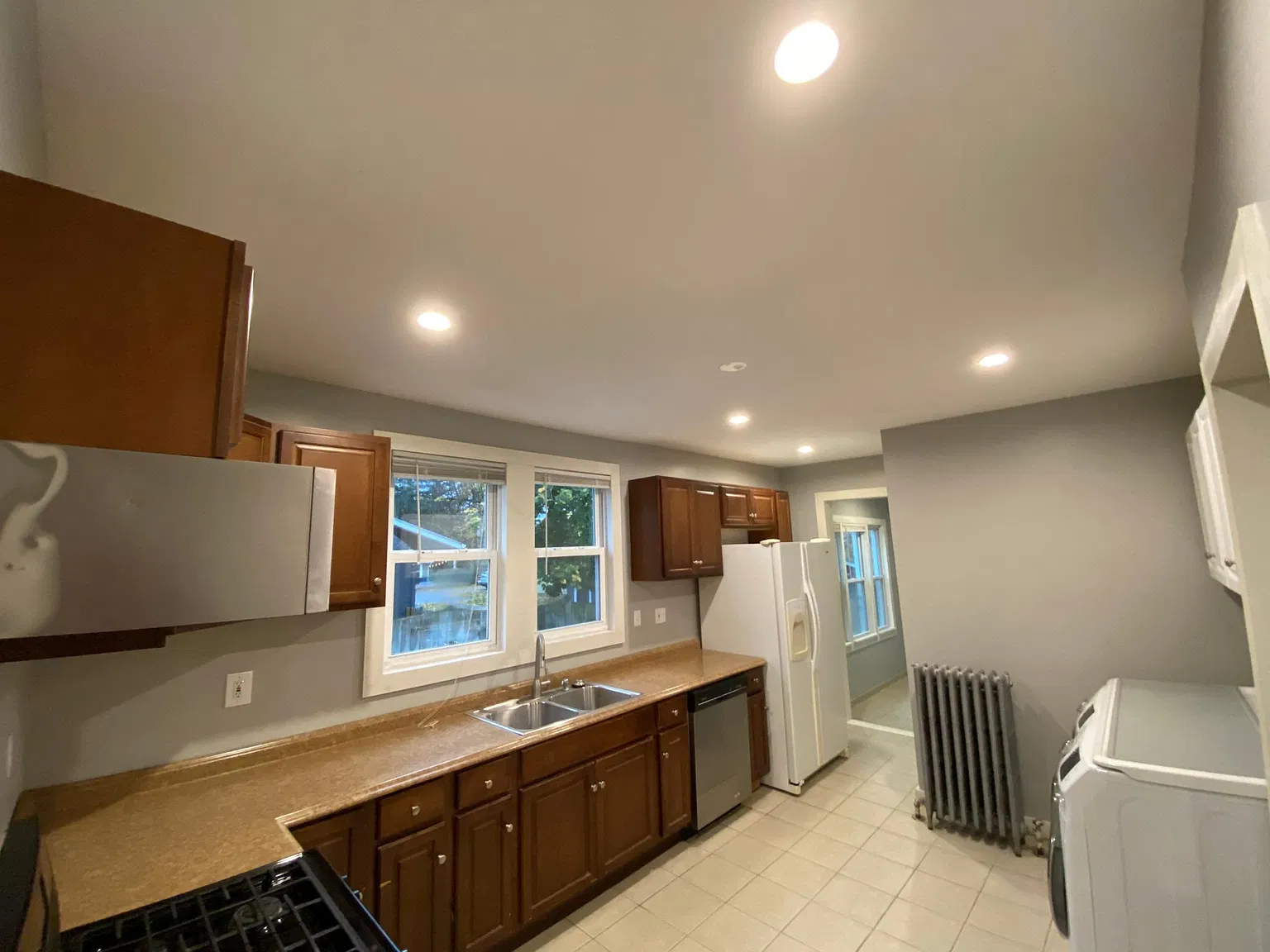 112 Evans St — Photo 2