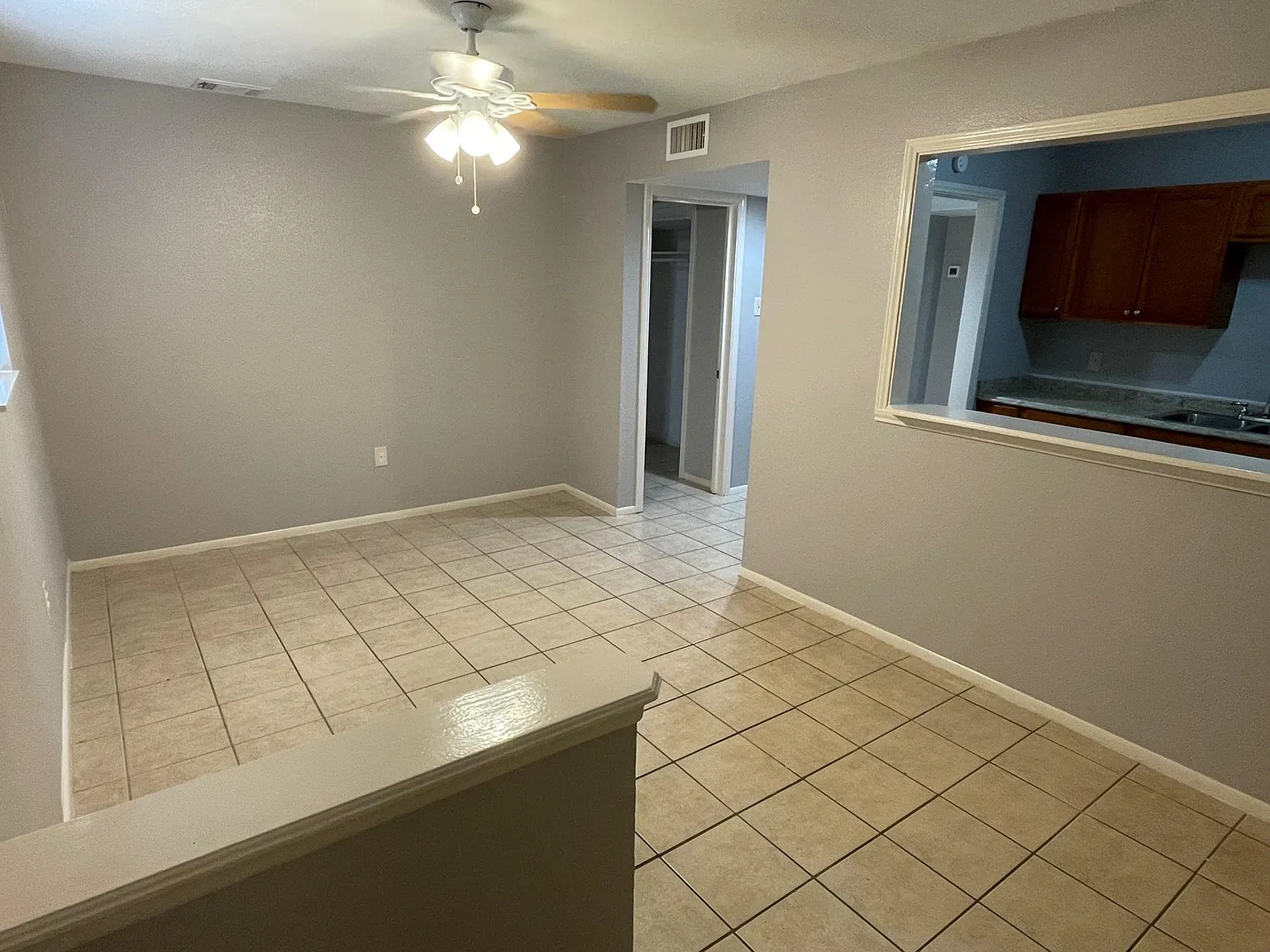 222 E Phillips Rd — Photo 3