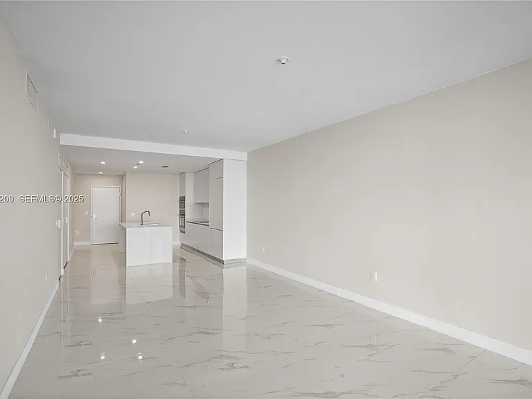 700 NE 24th St #602 — Photo 25