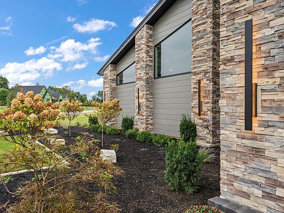 5th image of 455 Stonebridge Pkwy