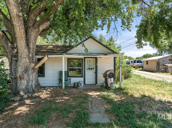310 S De Clark Ave, Emmett, ID 83617
