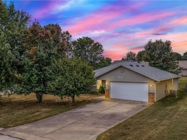 210 Parkway Dr, Warrensburg, MO 64093