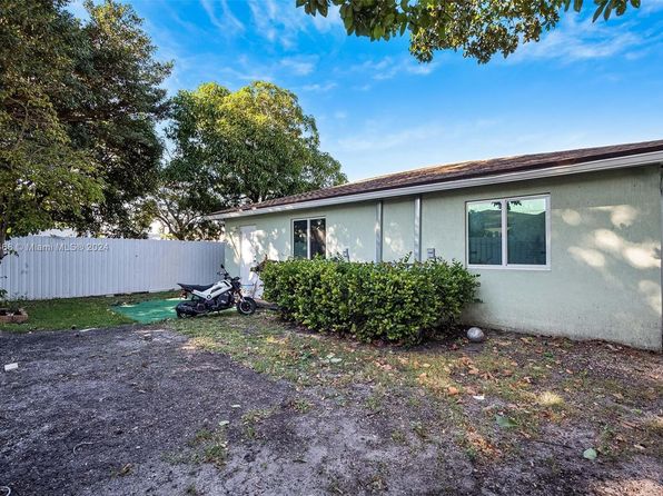 1236 NW 27th St, Miami, FL 33142
