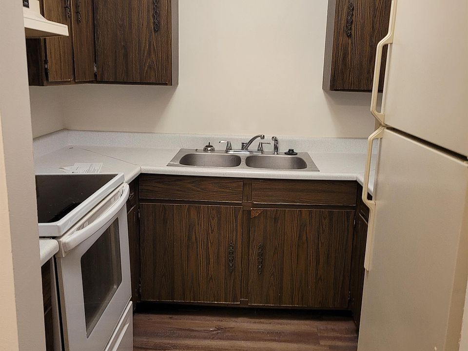 1st image of 313 Higgins Dr #8