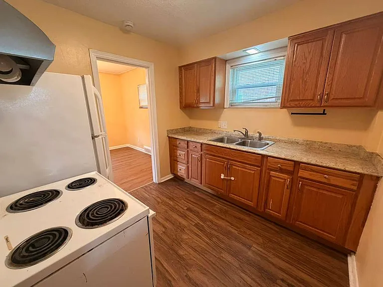 706 W Gramercy Ave — Photo 7