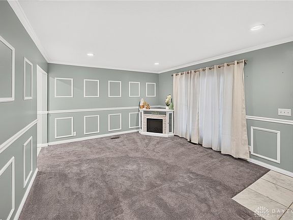 4th image of 475 Whispering Pines St