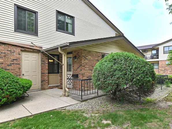 4502 South Greenridge CIRCLE, Greenfield, WI 53220
