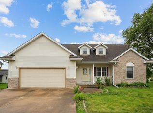 805 McKinley Ave, Lowden, IA 52255