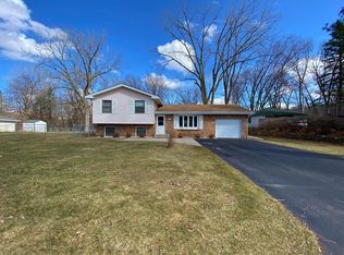 2080 Barclay St, Saint Paul, MN 55109