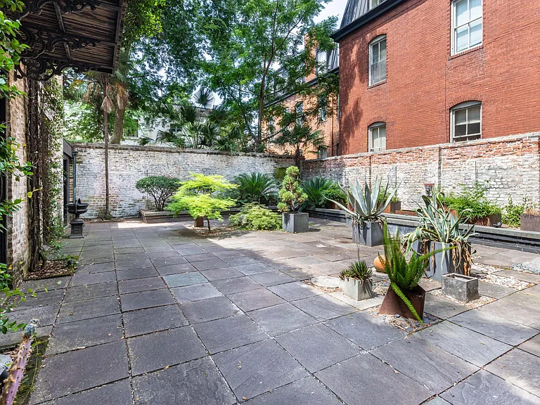 111 W Charlton St — Photo 49