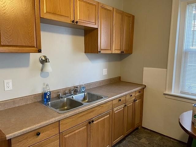 1st image of 1905 Clinton St #1