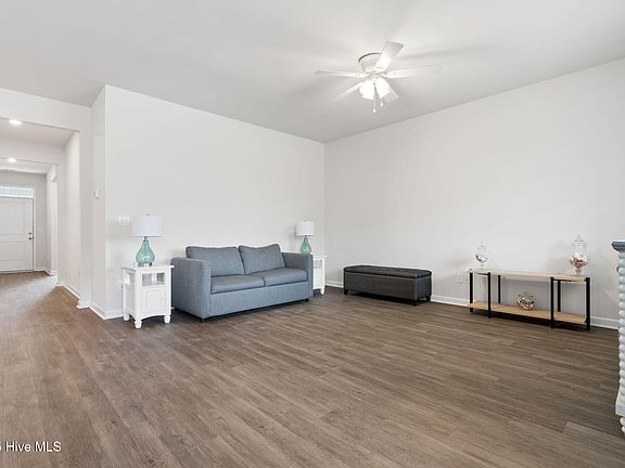 5th image of 452 St Kitts Way