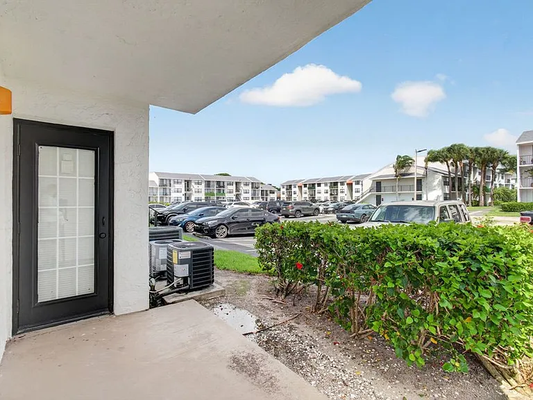752 Executive Center Dr #110-11-110 — Photo 14