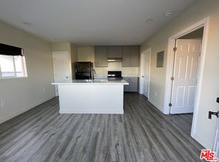 613 W 83rd St, Los Angeles, CA 90044