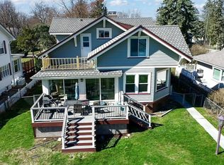 321 Edgewater Dr, Algonac, MI