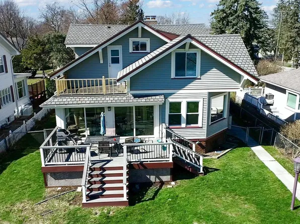 321 Edgewater Dr, Algonac, MI 48001