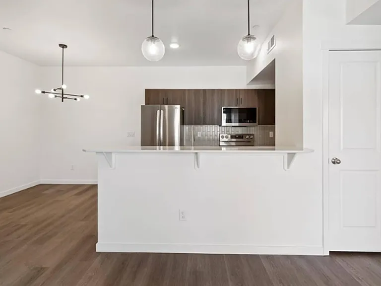 Hawk's Landing Apartments — Photo 15